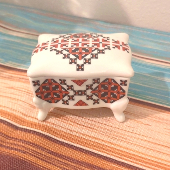 Vintage"Marusia Plankenhammer",Ukrainian Art Cross Stitch Square Trinket Dish - Picture 4 of 4